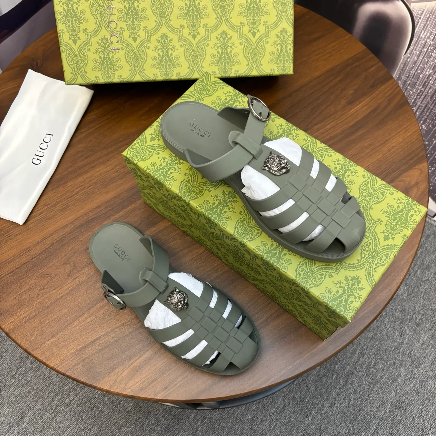 Men's shoes 260💰 [Gucci] Counter quality, top-quality original goods, real photos! Original TPU material, fine workmanship, comfortable; genuine 1:1 replica Size: 38 ~ 46